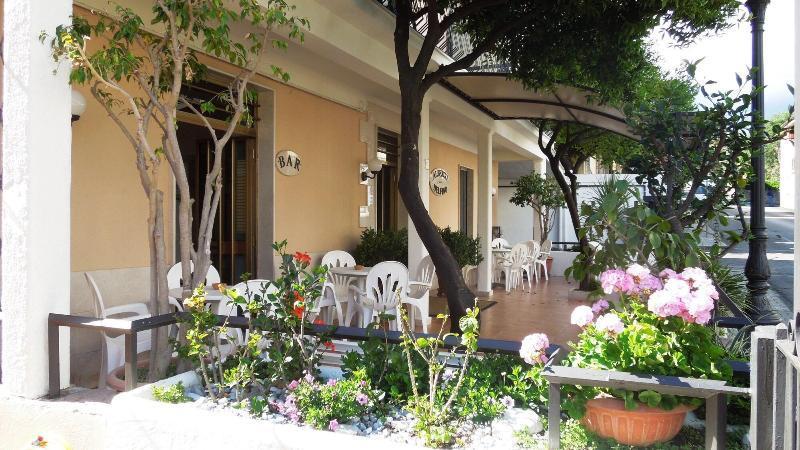 Delfino Hotel มารีนาดีกาเมโรตา ภายนอก รูปภาพ