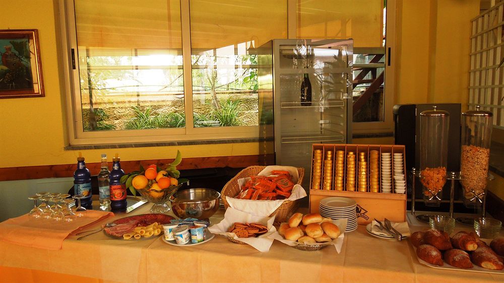 Delfino Hotel มารีนาดีกาเมโรตา ภายนอก รูปภาพ