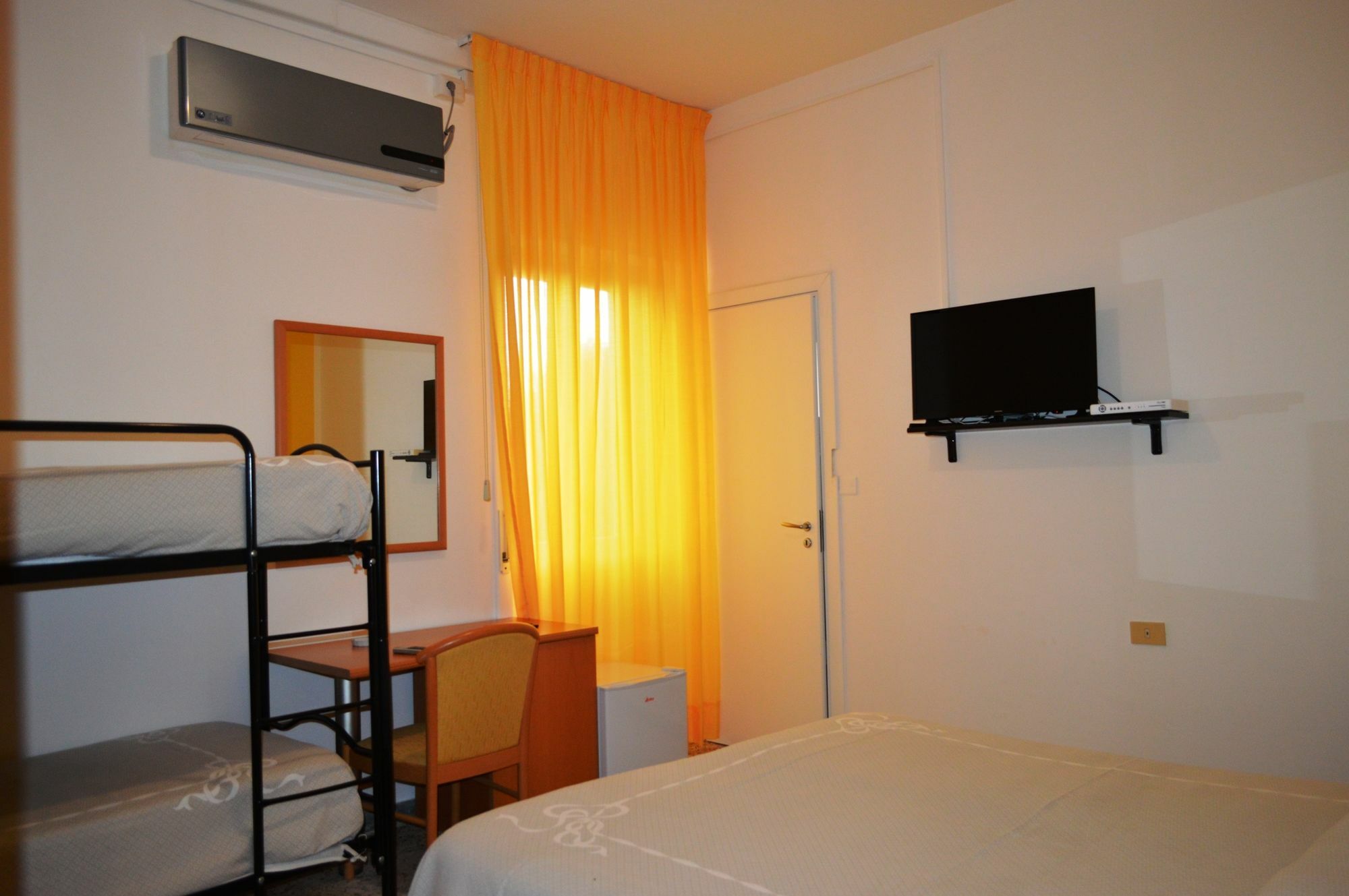 Delfino Hotel มารีนาดีกาเมโรตา ภายนอก รูปภาพ