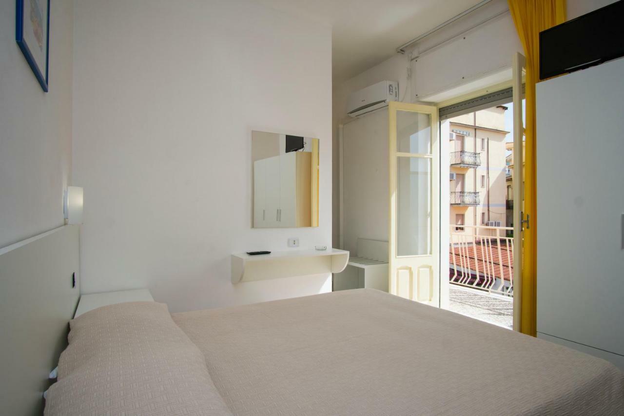 Delfino Hotel มารีนาดีกาเมโรตา ภายนอก รูปภาพ